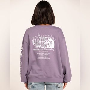 NWT NORTH FACE WOMEN’S OVERSIZED MEDIUM CREWNECK SWEATSHIRT INTL WOMENS DAY 2023